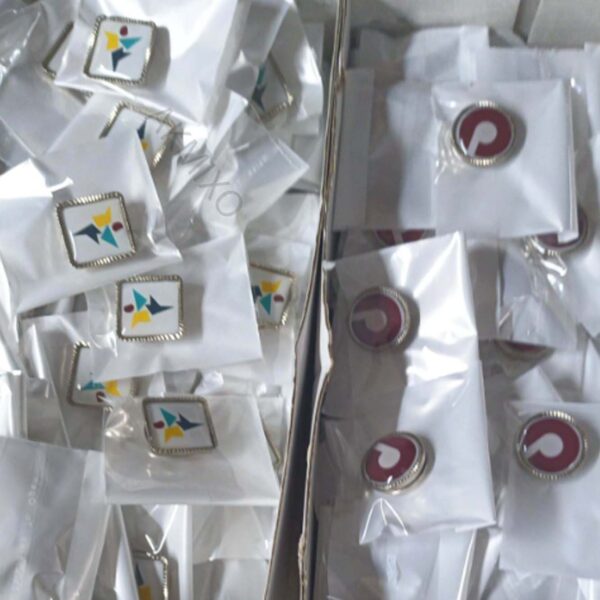 button metal badges